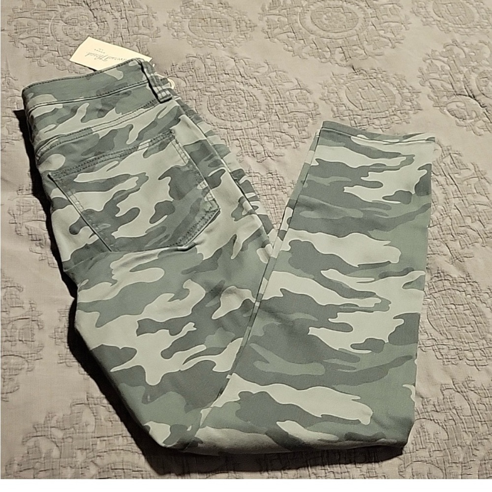 Universal Thread Camouflage Pants - Green and Gray